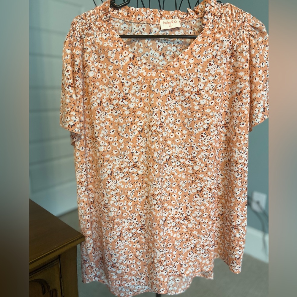 EUC WOMENS BLOUSE